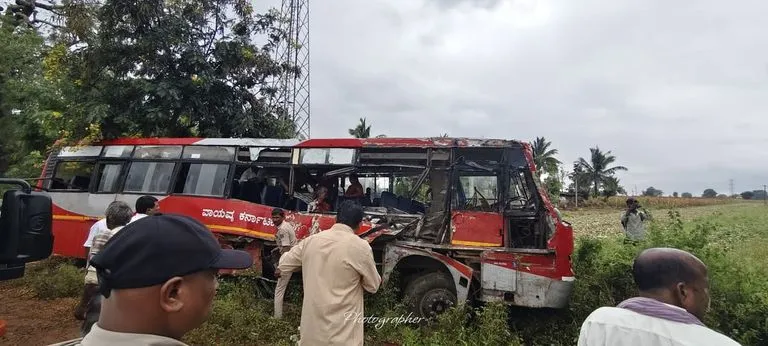 ರಾಜ್ಯ ಸಾರಿಗೆ ಸಂಸ್ಥೆಯ ಬಸ್–ಟ್ರಕ್ ಮುಖಾಮುಖಿ ಡಿಕ್ಕಿ: ಓರ್ವ ಸಾವು, 11 ಮಂದಿಗೆ ಗಾಯ